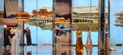 时尚之都江苏盛泽 中国东方丝绸市场时尚橱窗美陈展示启动